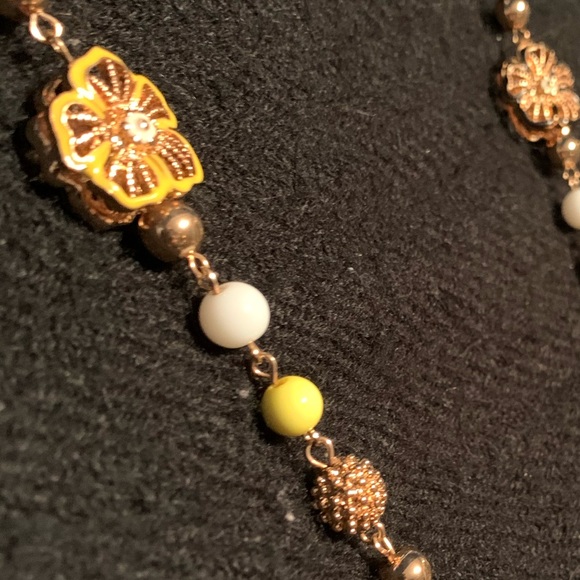 Retro Beaded flower necklace - Picture 3 of 3